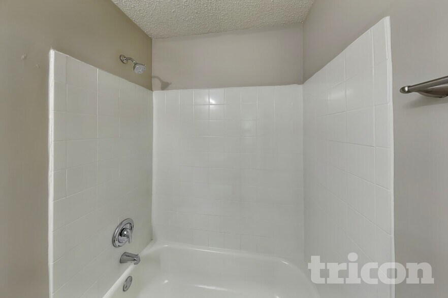 Building Photo - 235 Chattaroy Dr