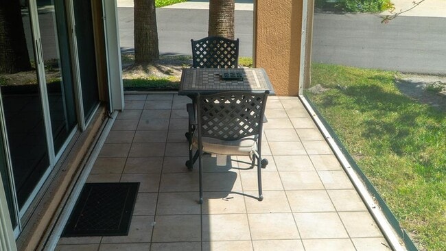 Building Photo - 1635 Royal Palm Dr S