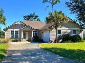 Building Photo - 4/2 with access to amenities, close to base!!