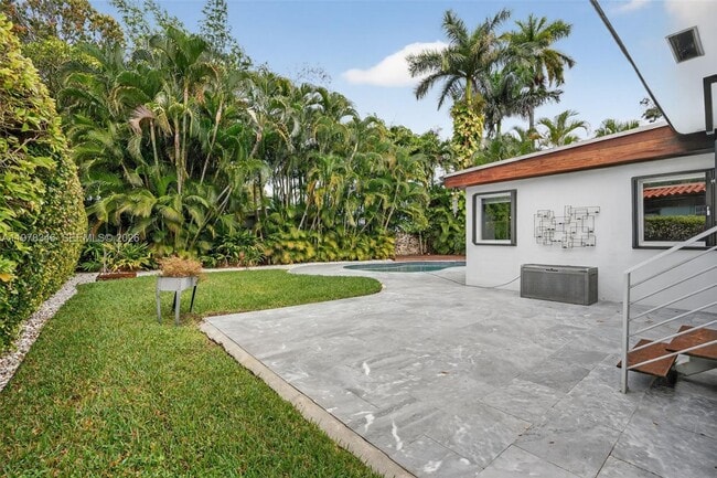 Building Photo - 425 NE 114th St