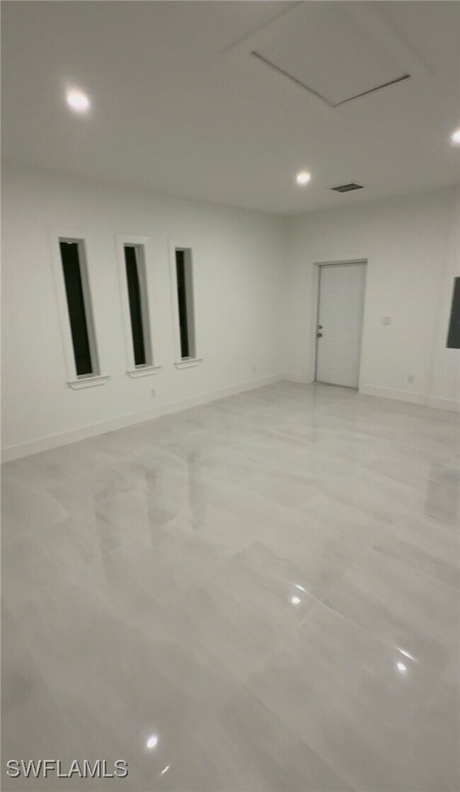 Building Photo - 751 Milano Ave S