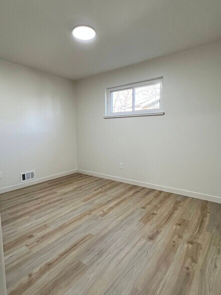 Building Photo - 8771 Oakwood St