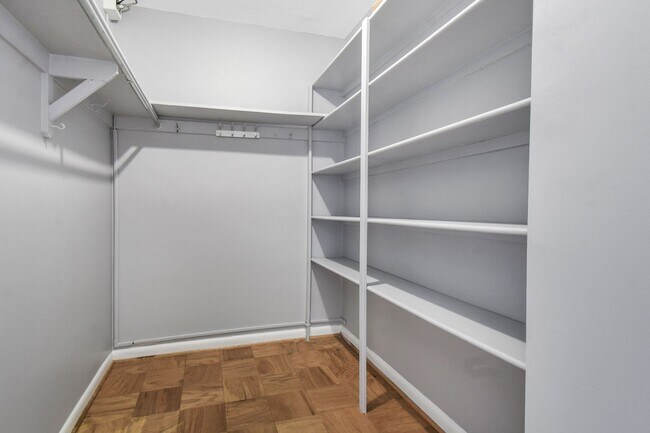 Building Photo - Spacious 1BR / 1 BA at Grosvenor Park III ...