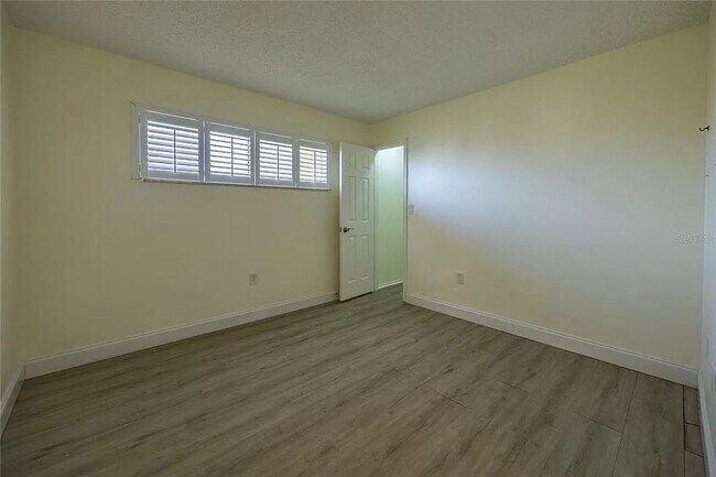 Building Photo - 10th FLR 2B/2BA Waterfront with Panoramic Intercoastal Views in 55+ Community