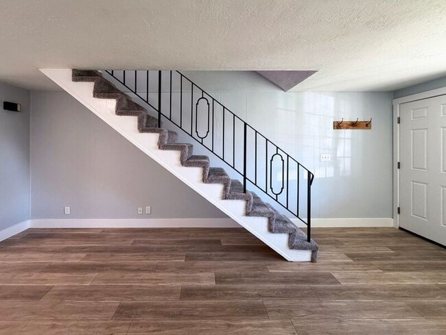 Building Photo - 525 Cinderella Loop