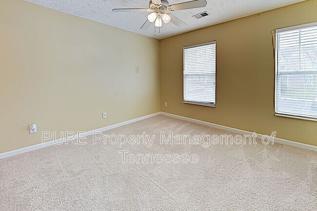 Building Photo - 426 Shadow Glen Dr