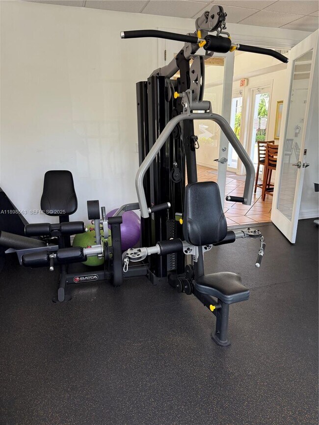 Building Photo - 6705 N Kendall Dr