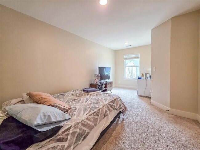 Building Photo - 5786 Calle Vis Dr