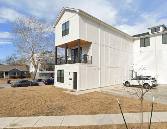 Primary Photo - 2340 Benbrook Dr