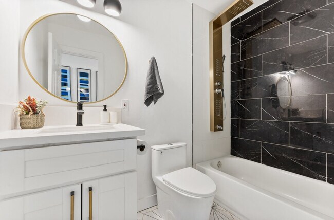 Building Photo - 4404 Vista Way