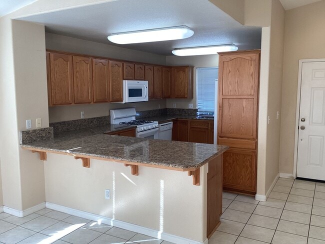 Building Photo - Northeast Single Story Home in River Oaks ...