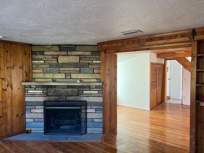 Building Photo - Beautiful Landale 4 Bedroom Single with 2 car garage for rent $3,450/month