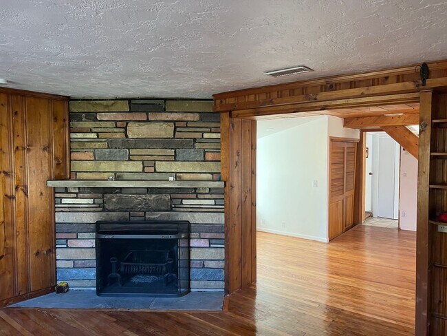 Building Photo - Beautiful Landale 4 Bedroom Single with 2 car garage for rent $3,650/month