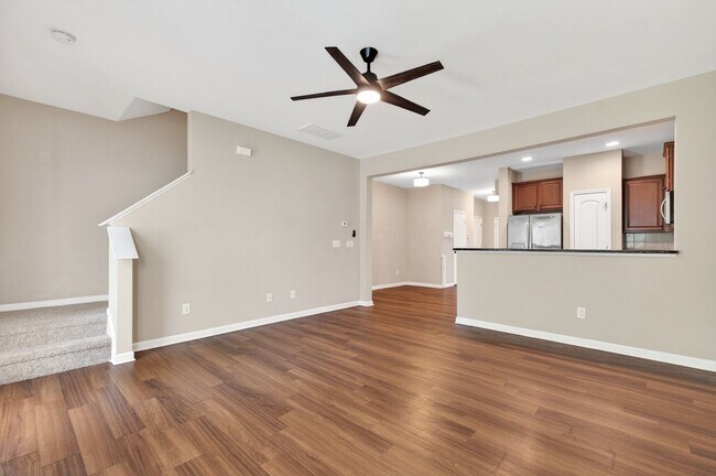 Building Photo - 117 Holly Berry Ln