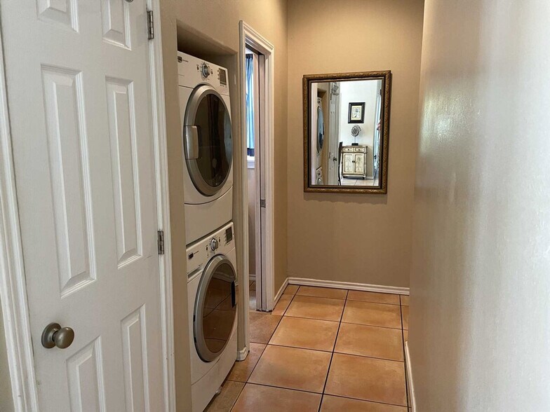 Building Photo - 126 Pike St