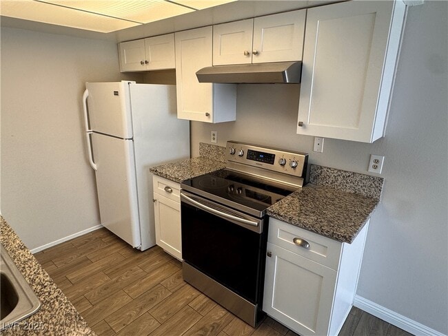 Building Photo - 617 Pepper Tree Cir