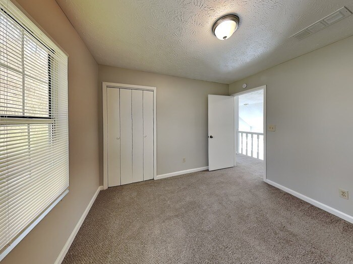 Building Photo - 2277 Hampton Dr