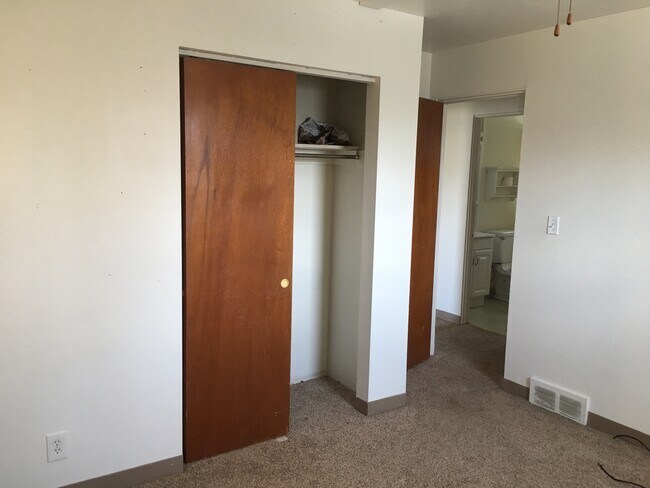 Building Photo - $1142  includes water, sewer and trash for this very clean  2 Bedroom twinplex with central air