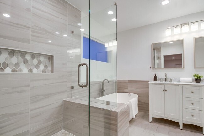 Building Photo - Beautiful house in heart of Point Loma
