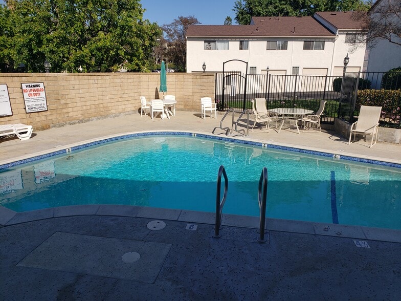 Association Pool - 1360 Alessandro Dr