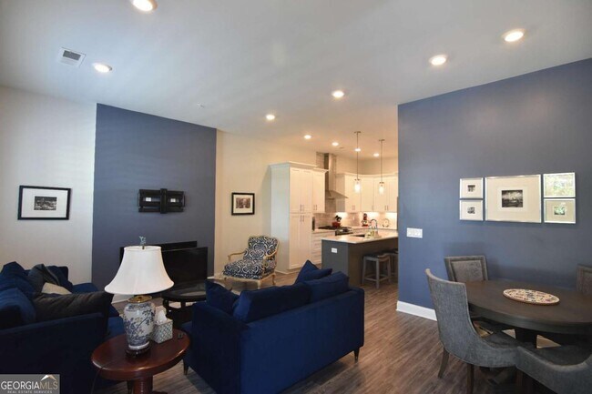 Building Photo - 137 Pearl St