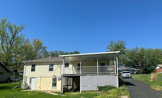 Building Photo - 120 Lock Dr