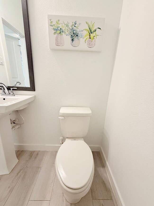 Building Photo - AVAILABLE NOW -Stunning 3-Bedroom Townhome Overlooking Greenbelt in Plano ISD 600 Collier Drive