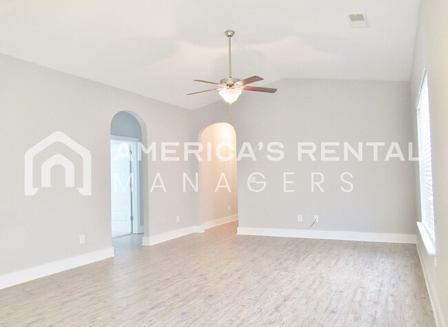 Building Photo - Spacious Home  for rent in Lake Cyrus... Available to View with 48 Hour Notice!!!