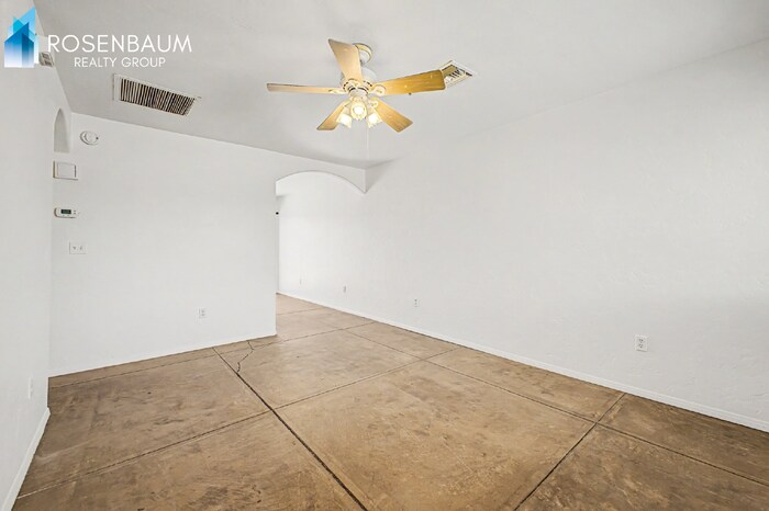 Building Photo - 5636 E 26th St