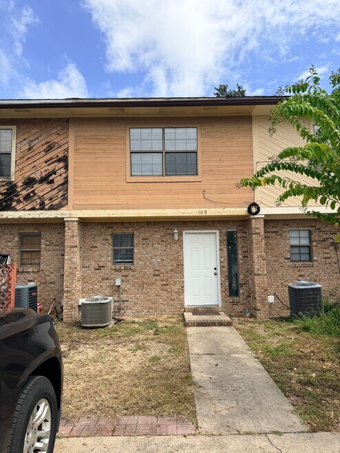 Building Photo - 109 Davenport Rd
