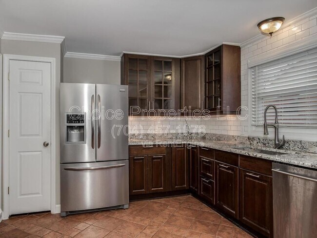 Building Photo - 1201 Seneca Pl