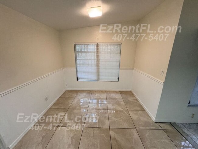 Building Photo - 6132 Oakcrest Cir