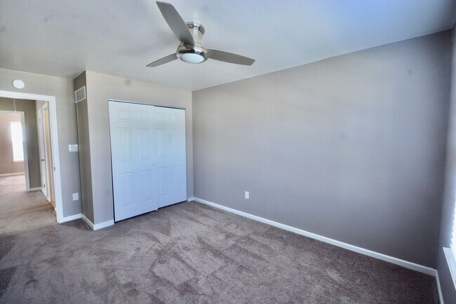 Building Photo - Stunning and Beautifully Updated Twin Home 3 Bedroom - Fenced In Backyard with a Basketball Court
