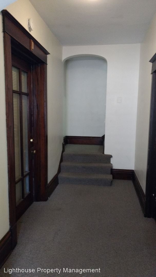 Building Photo - 231 Lyon St NE