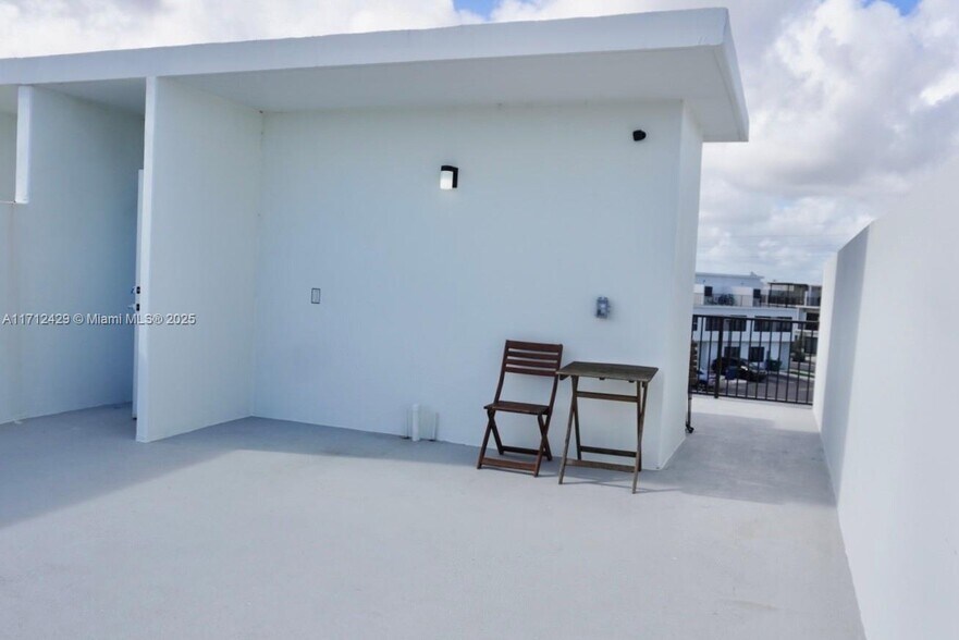 Building Photo - 26130 SW 139th Ave