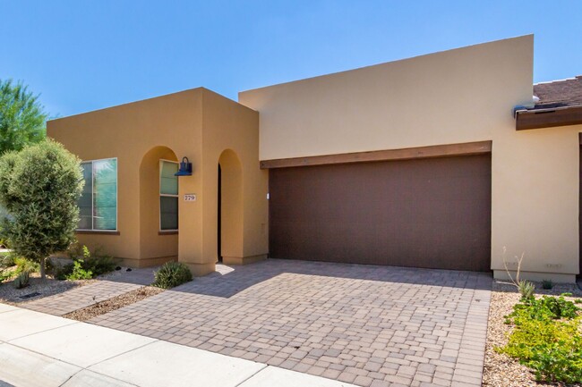 Building Photo - Gorgeous 2 bedroom / 2 bath townhome locat...