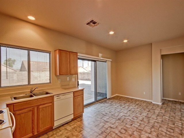 Building Photo - 3506 N 130th Ave