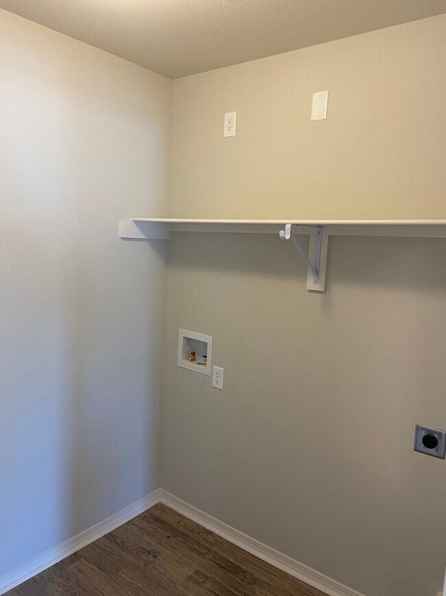 Building Photo - *NOW PRELEASING* Three Bedroom | Two Bathroom Home in Fairview Haven