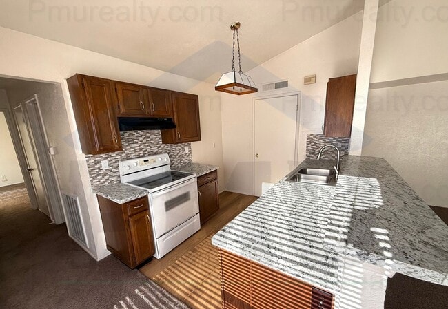 Building Photo - AVAILABLE NOW!!! Half Duplex 2 bed 1 bath in Dallas