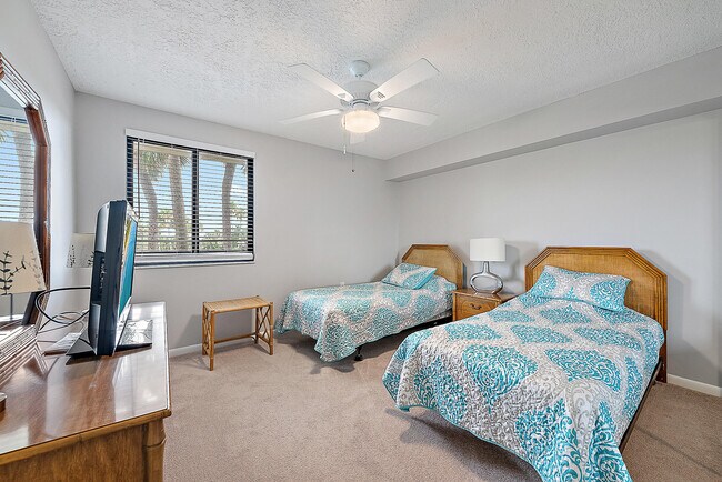 Building Photo - 301 S Seas Dr