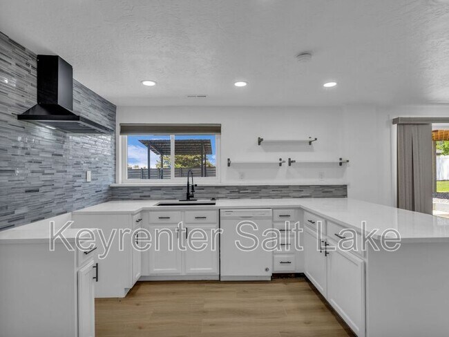Building Photo - 7726 S 3500 E
