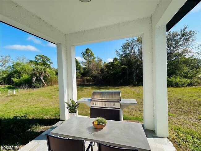 Building Photo - 2022 Xelda Ave N