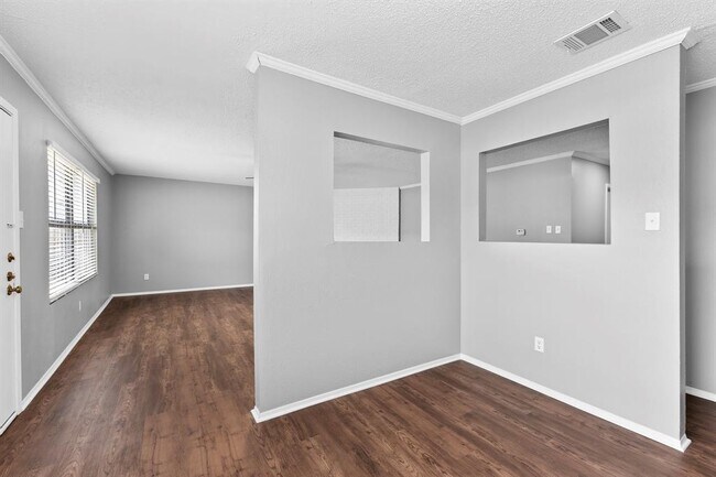 Building Photo - 1703 W Mesa Park Dr