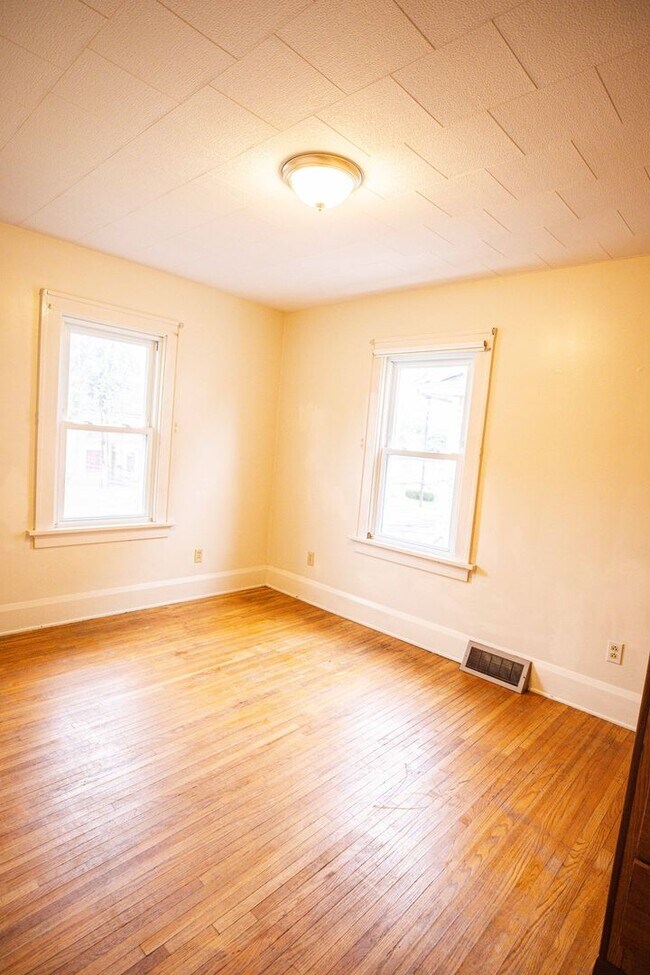 Building Photo - 3942 Torrance Dr