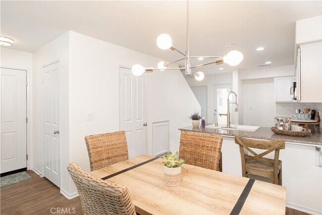Building Photo - 1425 Crown Cir