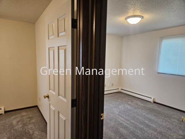 Building Photo - 2 Bedroom with Heat Paid and Garage