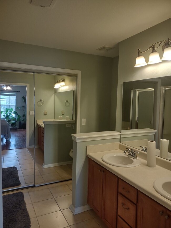 Building Photo - Outstanding FIVE Bedroom Home in Northeast Columbia!