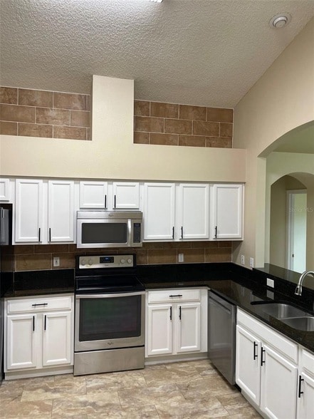 Building Photo - 128 Brushcreek Dr