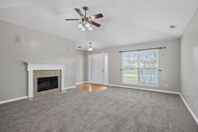 Building Photo - 115 Nandina Wy