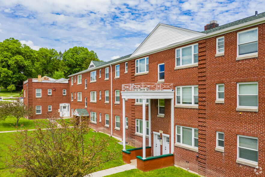 Primary Photo - College View Apartments